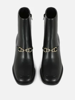Botas De Tacón Con Detalle De Cadena De Rita Ora