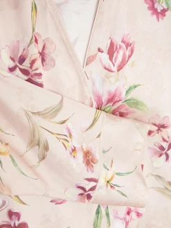 Camisón Con Cuello De Pico En Satén Con Flores