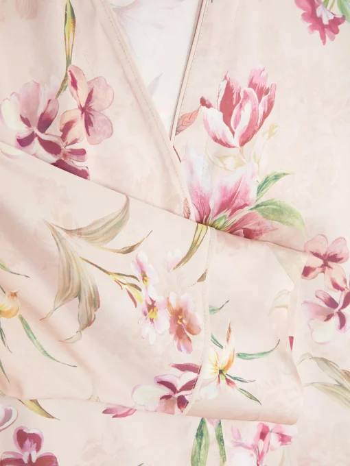 Camisón Con Cuello De Pico En Satén Con Flores