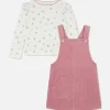 Conjunto De Camiseta Floral Y Pichi De Pana