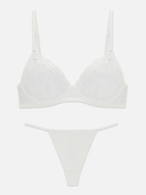 Conjunto De Sujetador De Encaje Sin Relleno Y Tanga