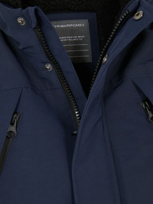 Parka Con Capucha Y Cuatro Bolsillos