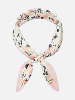 Pañuelo Con Estampado De Corazones